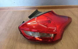 Фонарь Ford Focus 3 1893908, задний правый