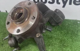 Кулак поворотный Audi Q3 1K0407255AA, передний левый