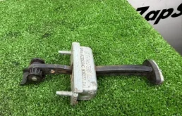 Ограничитель двери ford focus 2008 1641573 2, передний