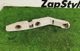 Кронштейн крепления бампера ford Focus 2 2006 1337334, правый