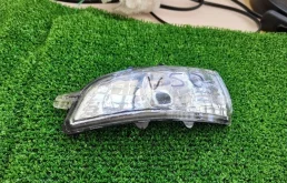 Повторитель поворотника в зеркало volvo v50 2008-2012 31278733, левый