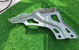 Кронштейн крыла AUDI Q3 2011-2018 8U0821136 8U, передний правый