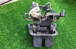 Замок крышки багажника AUDI Q3 2011-2018 8R0827505 8U