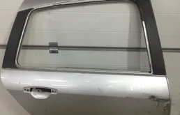 Дверь задняя правая с форточкой (821004545R) для Renault Symbol LU 2008-2012