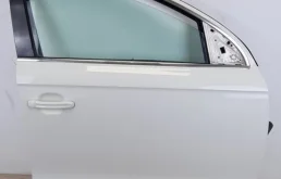 Двери для Audi Q7 2013 года на фотографиях