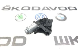 Мотор стеклоподъемника Skoda Octavia RS 2012 1T0959702R A5 (1Z) 2.0 CCZA, передний правый
