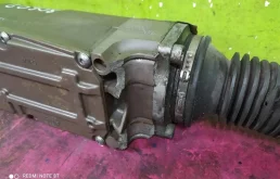 Рулевая рейка для Audi A8 2013 года на фотографиях