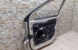 Двери для Jeep Grand Cherokee 2017 года на фотографиях