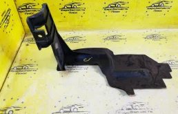 Дефлектор радиатора Opel Astra 13337114 J, правый