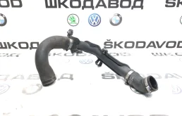 Патрубок интеркулера Skoda Yeti 2013 1K0145770AE 5L 2.0 CFHC