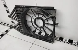 Вентилятор радиатора охлаждения ДВС для Skoda Rapid 2018 года на фотографиях