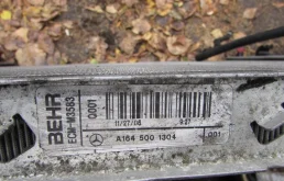 Радиатор охлаждения ДВС для Mercedes-Benz GL class 2010 года на фотографиях