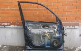 Дверь передняя левая для Suzuki Grand Vitara 2015 года на фотографиях