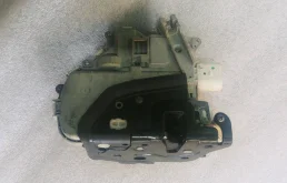 замок двери передней левой Audi A4 B8/8K  2008