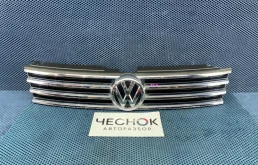 Решетка радиатора Volkswagen Touareg 2 2015 7P6853651L CGRA
