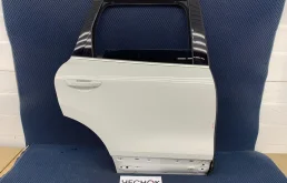Дверь задняя правая Volkswagen Touareg 2 2012 7P0833056 CGEA