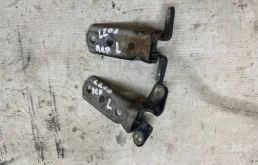 Петля двери Mitsubishi L200 2008 5702A033 KA4T 4D56, передняя левая