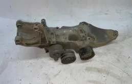 Кронштейн генератора Renault Duster 2016 8201033565 HSA F4R 410