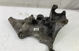 Кронштейн генератора Renault Duster 2013 8201033565 F4R400