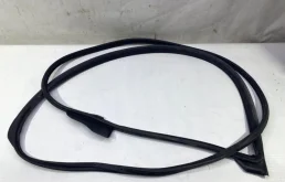 Уплотнитель двери Toyota Land Cruiser Prado 2022 6786160170 1GDFTV, передний правый