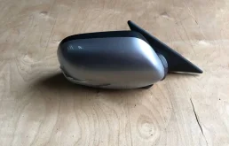 Стекла и зеркала для Subaru Legacy 2009 года на фотографиях