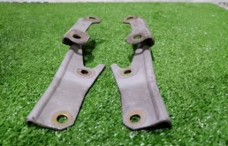 Кронштейн капота MITSUBISHI LANCER 1995-2000 MB866525 CK1A 4G13, передний