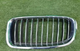 0000005542475 Решетка радиатора левая BMW 3er F30, F31 (2011-2020)