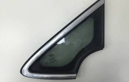 Стекло кузовное глухое левое Kia Ceed JD 2012-2018