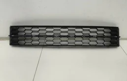 Решетка в бампер центральная Skoda Octavia A7 2013-2020