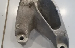 Кронштейн подушки двс Audi A4 2007-2015 8K