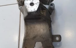 Кронштейн подушки двс Audi A4 2007-2015 8K