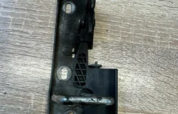 Крюк капота Volkswagen Golf 2008-2013 5K