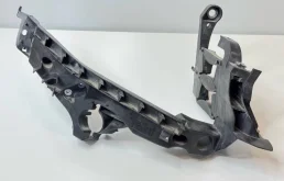 Крепление фары (кронштейн фары) правой Audi A4 8K0805608A B8