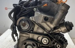 Двигатель Volkswagen Polo 03E100032FX AZQ