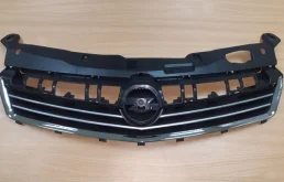 Решетка радиатора Opel Astra 13225780