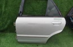 Дверь Mazda Familia B25H73020E, задняя левая
