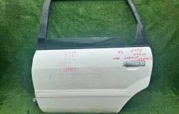 На Mitsubishi Chariot MR376265