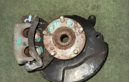 Ступица Nissan R'nessa 40202AD000 N30, передняя правая
