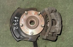 Ступица Nissan Tino 400142Y000 HV10, передняя левая