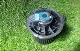 Мотор отопителя Nissan Juke 2011 272261KL0A YF15 HR15DE