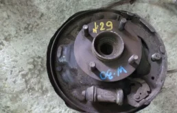 Ступица Nissan Largo 430195C000 W30, задняя