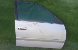 Дверь Toyota Corona 670012B090 ST210