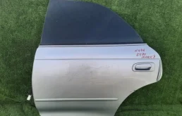 Дверь Toyota Mark II 6700422290 GX90