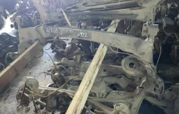 Балка моста Toyota Noah 4210128411 AZR60, задняя