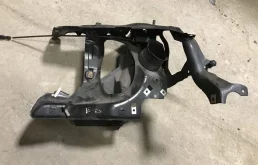 Кронштейн фары правый BMW E65