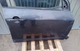 Дверь передняя правая для Toyota RAV4 на фотографиях