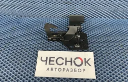 Крючок капота Audi Q7 2010 4L0823480A CJTC