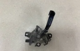 Замок капота Toyota Corolla E150 2006-2013