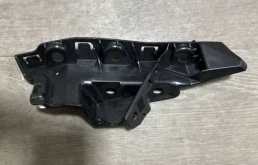 Направляющая бампера Audi Q7 4M0807284B, передняя правая