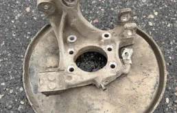 Поворотный кулак Audi 4F0505433G, задний левый